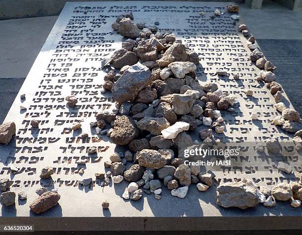 Script Tomestone Tombstone Script Stock-Fotos und Bilder - Getty Images