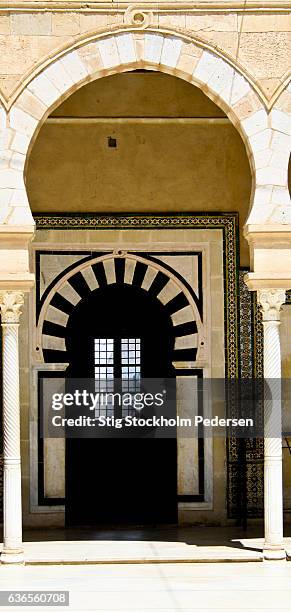 the great mosque of the barber - mesquita de sidi oqba - fotografias e filmes do acervo