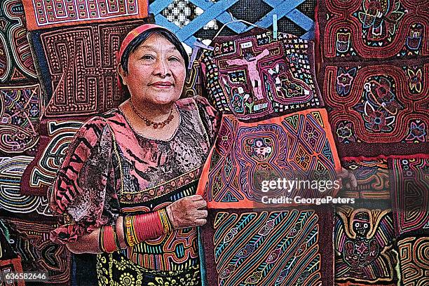 stockillustraties, clipart, cartoons en iconen met colorful illustration of kuna artist selling her art and crafts - kramen