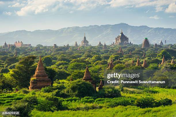 bagan ancient city pagodas and monastery, mandalay, myanmar - burma fotografías e imágenes de stock