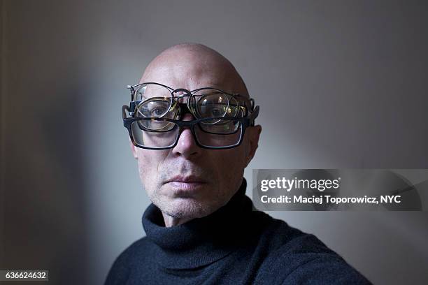 portrait of a man wearing multiple eyeglasses. - ignoranz stock-fotos und bilder