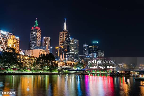 melbourne at christmas - melbourne city at night stockfoto's en -beelden