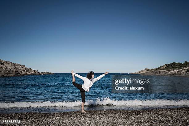 yoga lord of the dance pose - lord of the dance pose stock pictures, royalty-free photos & images