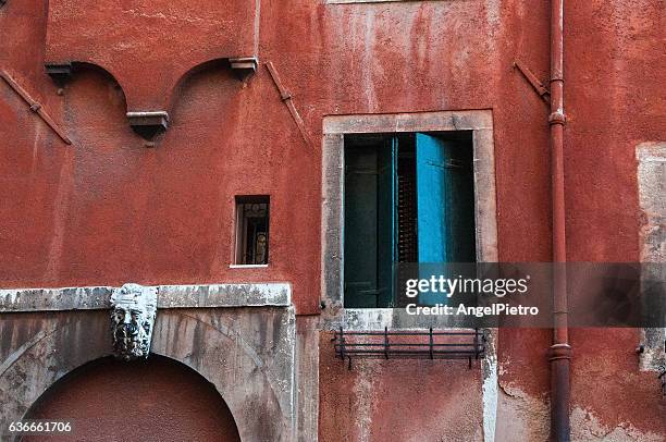 doors - fachada stockfoto's en -beelden