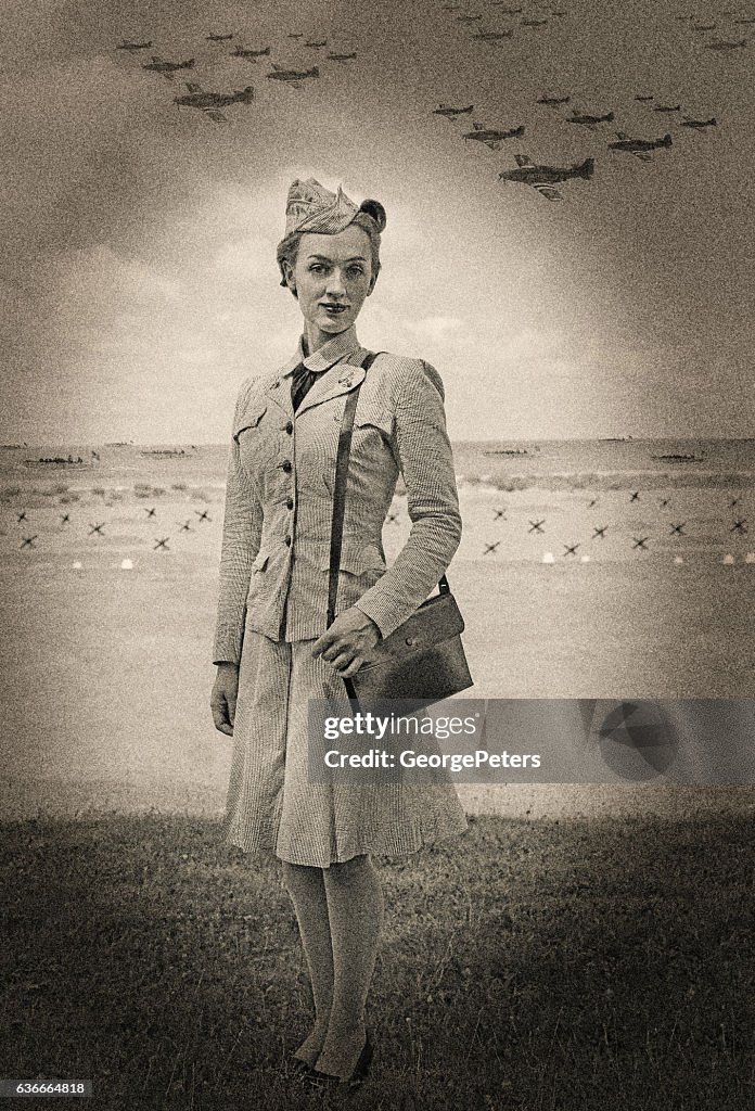 Vintage Guerre mondiale 2 Femme officier de marine sur Normandy Beach