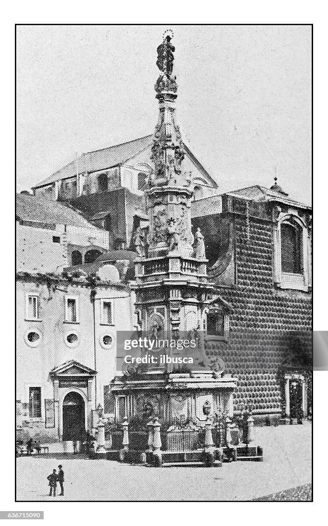 Antike punktgedruckte Fotografien Italiens: Neapel, Piazza Trinité Maggiore