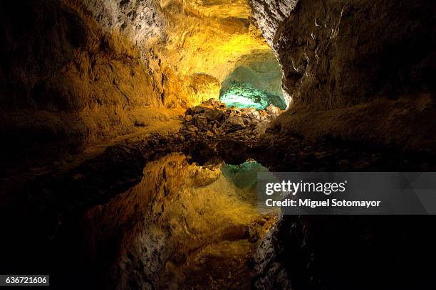 cueva de los verdes. lanzarote - cueva lanzarote bildbanksfoton och bilder