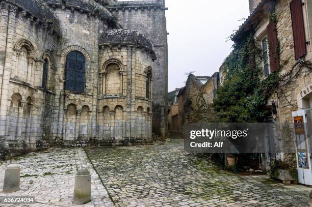 collegiate church of st-pierre de chauvigny,poitou - charentes, france - chauvigny fotografías e imágenes de stock