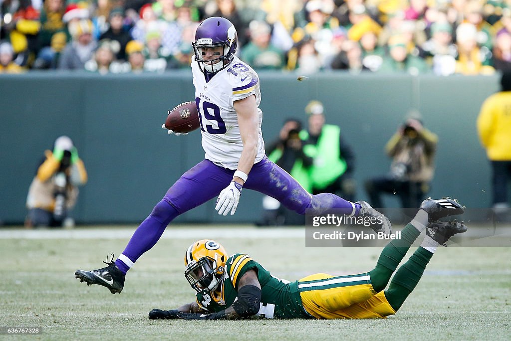 Minnesota Vikings v Green Bay Packers