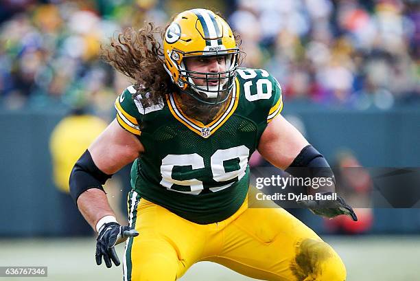 David Bakhtiari of the Green Bay Packers plays offensive tackle in the third quarter against the Minnesota Vikings at Lambeau Field on December 24,...