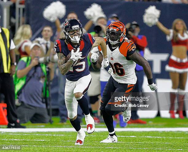 Will Fuller of the Houston Texans returns a kick as Shawn Williams of the Cincinnati Bengals pursues at NRG Stadium on December 24, 2016 in Houston,...