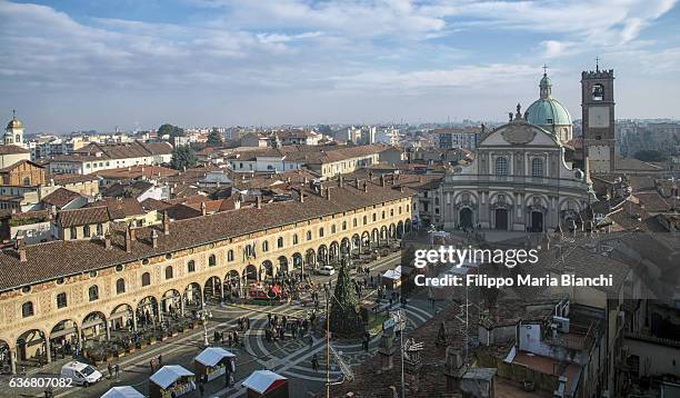 piazza ducale in vigevano - pavia italië stockfoto's en -beelden