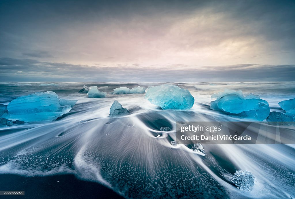 Icebergs on the Jokulsarlon glacial lake