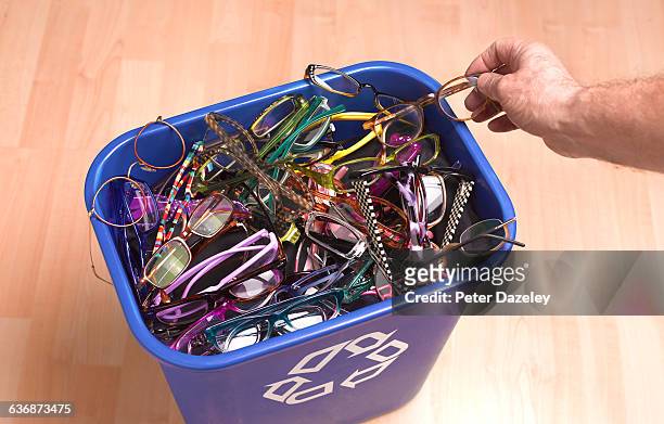charity recycling glasses - leesbril stockfoto's en -beelden