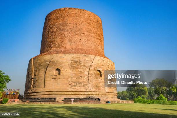 dhamekh stupa,sarnath,varanasi,uttar pradesh,india,asia - uttar pradesh stockfoto's en -beelden