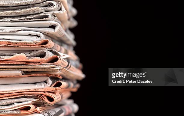pink business newspapers - paper england imagens e fotografias de stock