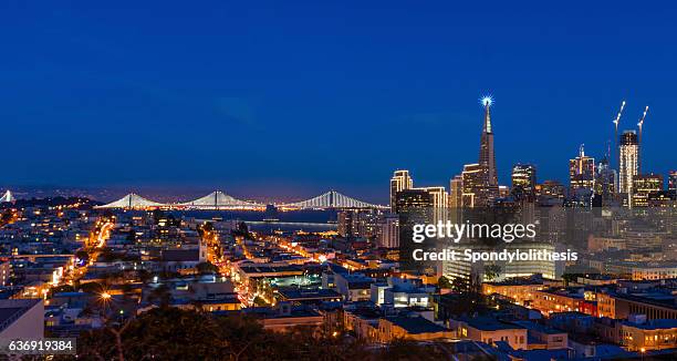 san francisco downtown skyline at chrismas night - bay bridge imagens e fotografias de stock