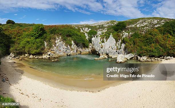 gulpiyuri beach - llanes - asturias - spain - llanes stock-fotos und bilder