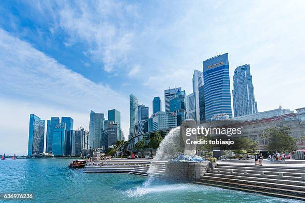 singapore merlion statue - singapore financial building stock pictures, royalty-free photos & images
