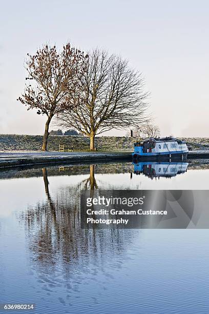 grand union canal - grand union canal stock pictures, royalty-free photos & images