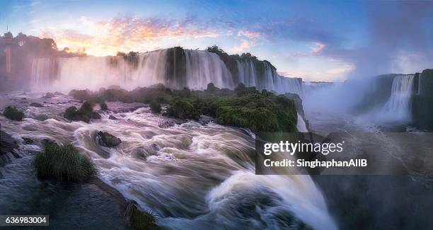 iguazu waterfalls in the morning sunrise - paraná fotografías e imágenes de stock