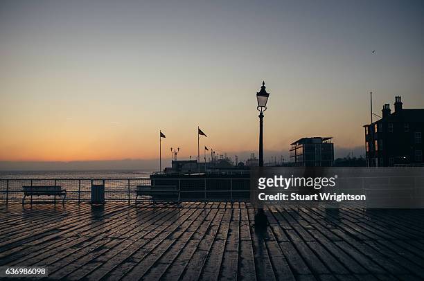 the pier at hull marina. - kingston upon hull stock-fotos und bilder