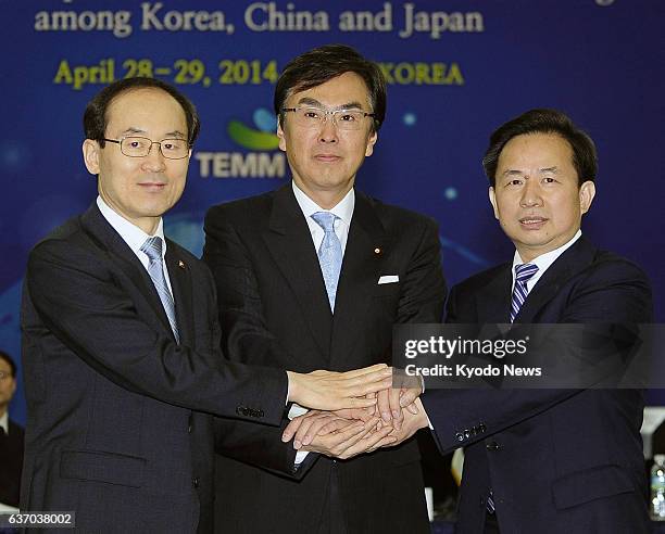 South Korea - South Korean Environment Minister Yoon Seong Kyu, Japanese Environment Minister Nobuteru Ishihara and Chinese Vice Environmental...