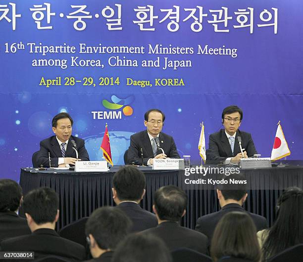 South Korea - Chinese Vice Environmental Protection Minister Li Ganjie, South Korean Environment Minister Yoon Seong Kyu and Japanese Environment...
