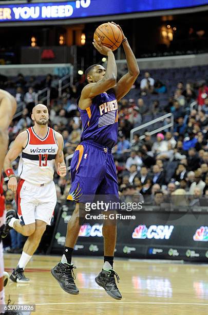 Brandon Knight of the Phoenix Suns shoots the ball against the Washington Wizards at Verizon Center on November 21, 2016 in Washington, DC. NOTE TO...