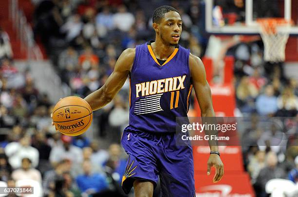Brandon Knight of the Phoenix Suns handles the ball against the Washington Wizards at Verizon Center on November 21, 2016 in Washington, DC. NOTE TO...