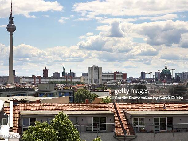 pictures of berlin - prenzlauer berg imagens e fotografias de stock