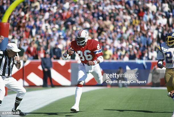 Stanley Morgan of the New England Patriots in action against the San Diego Chargers during an NFL football game circa 1978 at Schaefer Stadium in...