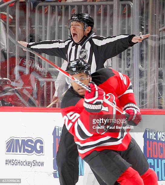 Linesman Pierre Racicot shouts and gives the signal that the play is onsides and will continue during an NHL hockey game against the New Jersey...