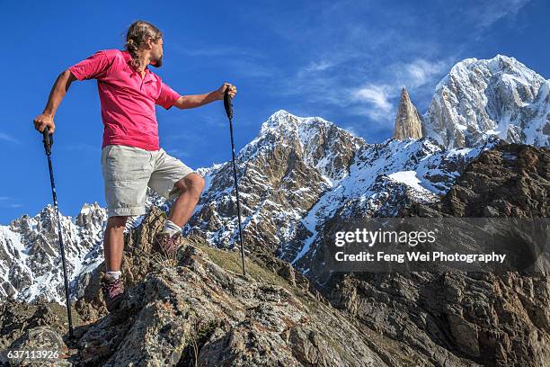 male hiker on top of hon pass, ultar trek, karimabad, hunza, gilgit-baltistan, pakistan - karimabad hunza stock pictures, royalty-free photos & images