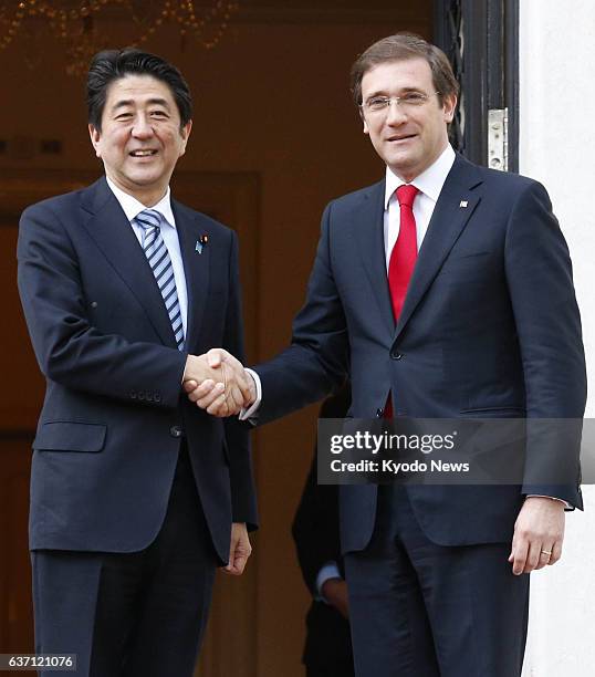 Portugal - Visiting Japanese Prime Minister Shinzo Abe and Portuguese Prime Minister Pedro Passos Coelho shake hands in Lisbon on May 2 prior to...