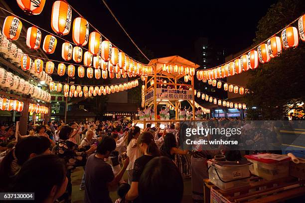 festival sugamo bon odori em tóquio, japão - matsuri - fotografias e filmes do acervo