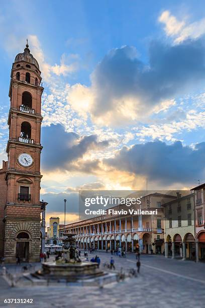 faenza, piazza del popolo - emilia romagna, italien - italien altstadt stock-fotos und bilder