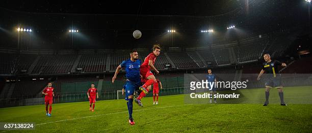 football players playing football - sports official stockfoto's en -beelden