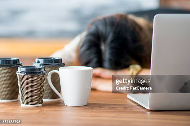 tired entrepreneur - fatigue stockfoto's en -beelden