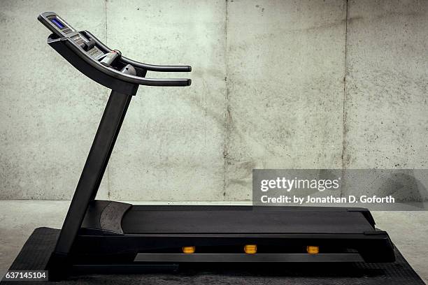 treadmill in a basement - treadmill fotografías e imágenes de stock