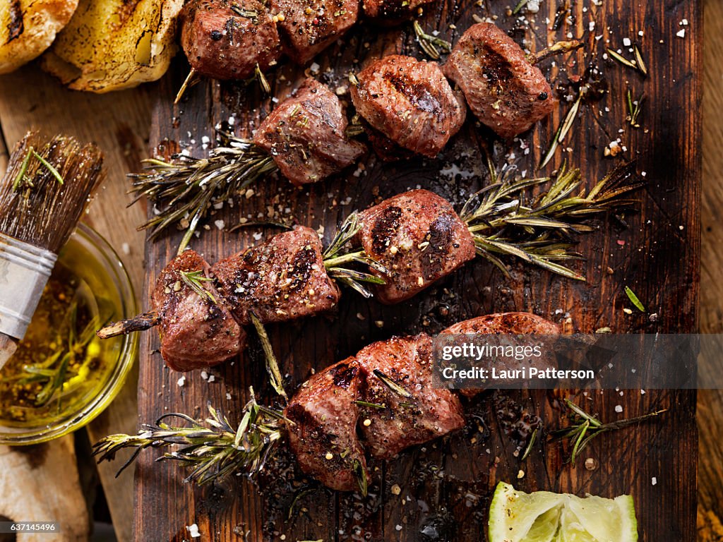 Brochettes de romarin de bœuf BBQ