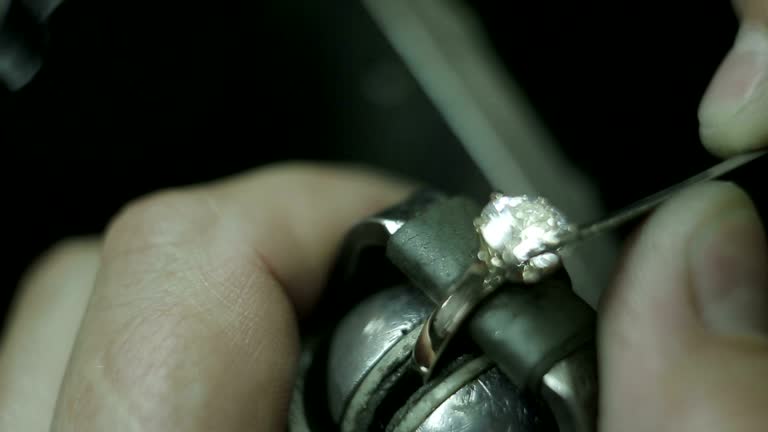 https://media.gettyimages.com/id/637150788/video/jewelry-making-setting-a-stone.jpg?b=1&s=640x640&k=20&c=28tyy8-Xvv3owVh-4o0V6iISYE5txpfgz8wdoQxWldU=