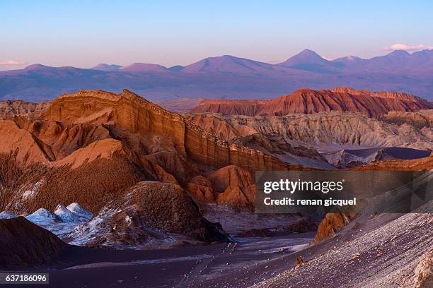 valle de la luna #1 - atacama desert chile stock pictures, royalty-free photos & images