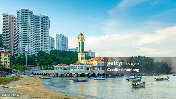 the floating mosque of tanjung bungah, in penang, malaysia - george town penang stockfoto's en -beelden