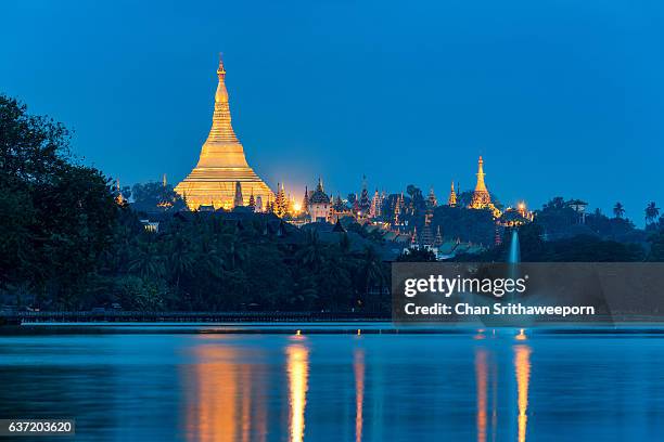 shwedagon pagoda - pagode de shwedagon imagens e fotografias de stock