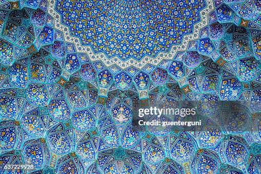 Azulejería en la Mezquita Shah en la Plaza Imam, Isfahán, Irán Azulejería en la Mezquita Shah en la Plaza Imam, Isfahán, Irán