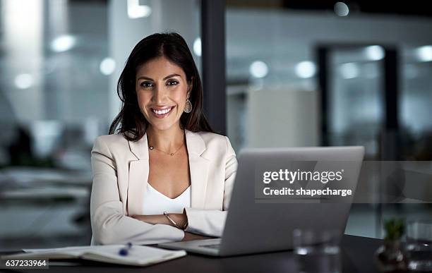 all set for a productive night ahead - business woman 個照片及圖片檔