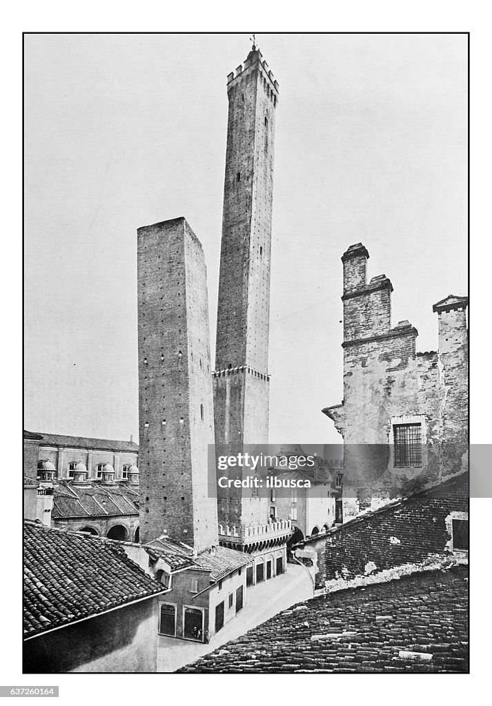 Photographies anciennes imprimées de points de l’Italie: Lombardie et Émilie, tours de Bologne