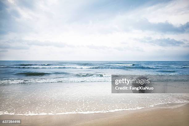 view of beach and clouds - water's edge stock pictures, royalty-free photos & images