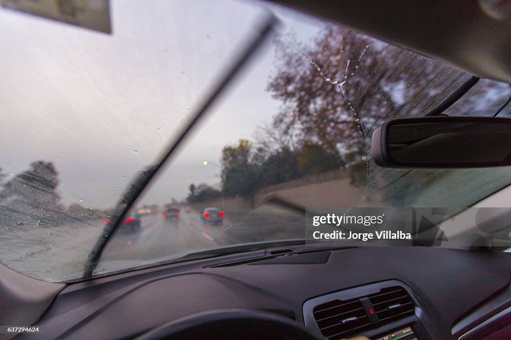 Conduire sous la pluie en hiver